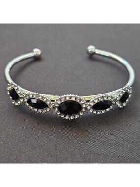 Silver Cuff Bracelet With Black Gemstones & Rhinestone Accents Elegant Open Bang